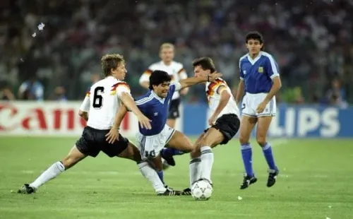 Diego Armando Maradona no pudo reeditar la Copa del Mundo del 86′ y fue derrotado por la Alemania de Matthaus en la final. (Foto: Getty)