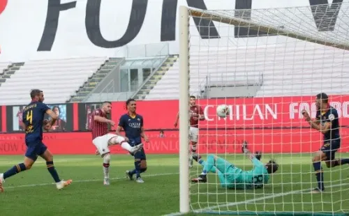 El primer gol del Milan ante la Roma fue un despelote de tiros, graficando lo mucho que le cuesta anotar. Foto: Getty Images