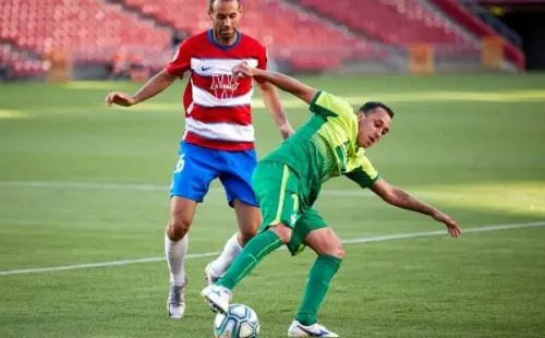 Fabián Orellana aportó con la asistencia que le entregó el triunfo al Eibar ante el Granada. Foto: Getty Images