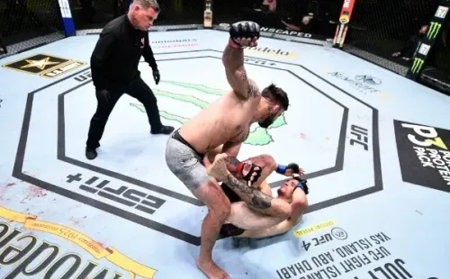 Mike Perry le pasó por encima a Mickey Gall y lo venció por decisión unánime. Foto: Getty Images