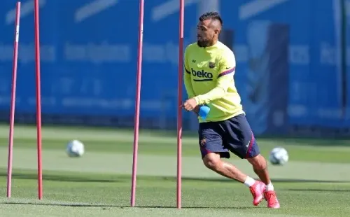 Arturo Vidal en la práctica antes de enfrentar al Aleti (Getty Images)