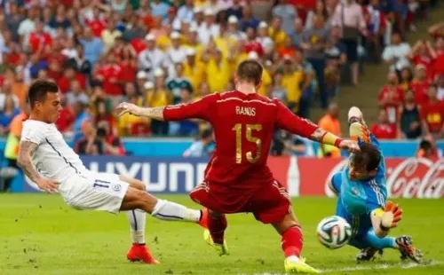 Chile venció por 2-0 a España y aseguró su paso a octavos de final.