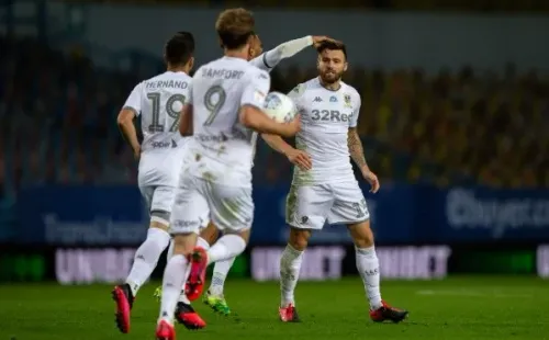 El Leeds United logró salvar el resultado consiguiendo un empate que lo deja como líder de la Championship, pero que podría complicarle el camino. Foto: Getty Images