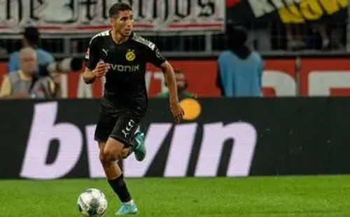 El defensor pertenece al Real Madrid, pero pasó las dos últimas temporadas en calidad de cedido al Borussia Dortmund, donde tuvo un excelente cometido.