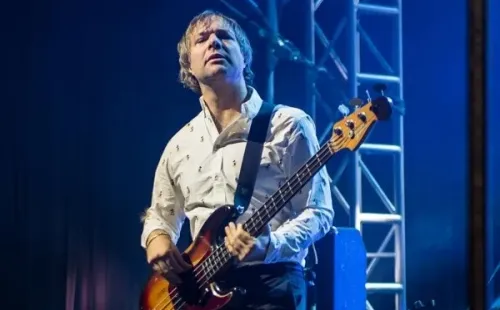 Mickey Madden en uno de los shows de Maroon 5.