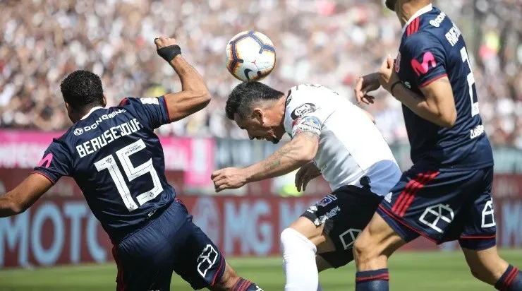 Esteban Paredes quiere volver al fútbol. “Quiero entrenar, ir al camarín, quiero jugar”, aseguró (Agencia Uno).