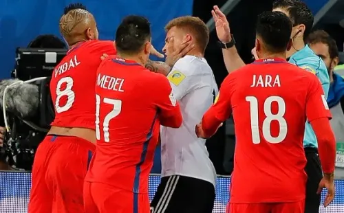 Medel fue uno de los que encaró a Kimmich por su salida de cadena con Arturo Vidal. Foto: Agencia Uno