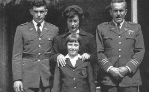 Michelle Bachelet junto a su madre y padre.