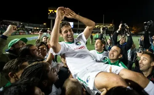 Gastón Cellerino le hace un malteo a Raúl González
