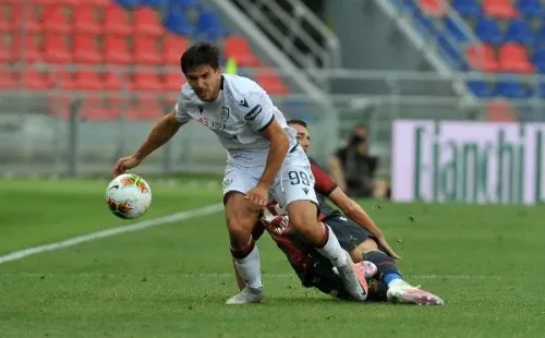 Giovanni Simeone ante el Bologna (Getty Images)