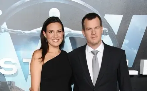 Lisa Joy junto a Jonathan Nolan en la premiere de “Westworld”, la serie que deberán concluir antes de hacerse cargo de “Fallout”.
