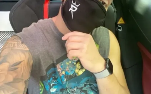 Prince Royce llamó a protegerse desde el principio de la pandemica por la Covid-19.