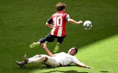 Muniain intentó por todos lados, pero no pudo hacer nada ante los cobros arbitrales. Foto: Getty Images