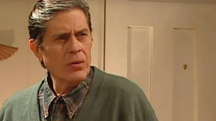 Marcelo Romo en uno de sus papeles en las teleseries de TVN en los 90.