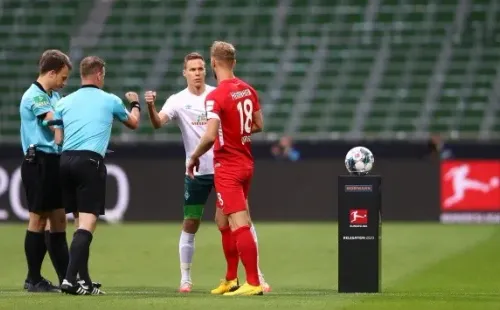 La Bundesliga podría tener a un nuevo equipo en la próxima temporada, o la permanencia del Bremen. (Foto: Getty)