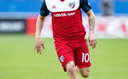 Pablo Aránguiz fue comprado por el FC Dallas y ahora está a préstamo en Universidad de Chile. El Romántico Viajero quiere hacerse de su carta.