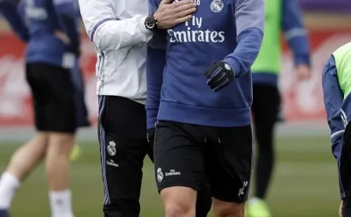 James tuvo una conversación con Zidane.