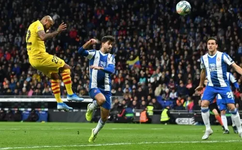 Arturo Vidal se hizo presente en el marcador en el último Derbi, partido que terminó 2-2 en el RCD Stadium. (Foto: Getty)