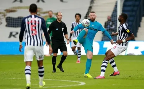 Wayne Rooney fue titular en el Derby County ante West Bromwich, pero no pudo darle una mano al Leeds de Marcelo Bielsa. Foto: Getty Images