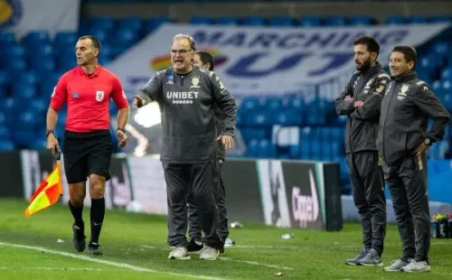 Marcelo Bielsa ha podido mantener la regularidad del Leeds a pesar del parón de 3 meses y está cerca de lelvar al equipo a la primera división. (Foto: Getty)