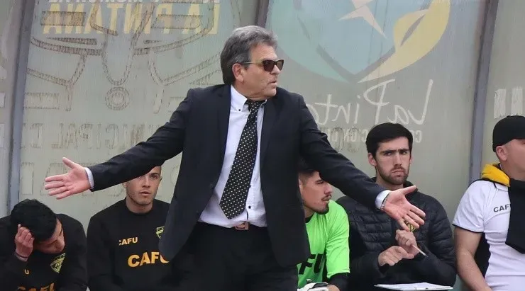 Jorge Garcés dirige actualmente a Fernández Vial en la Segunda División Profesional (Agencia Uno)