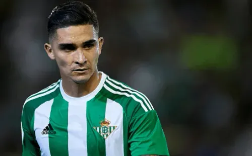 El formado en la UC tuvo un breve paso por el Betis en la temporada 2016/2017, donde marcó 1 gol en 16 partidos