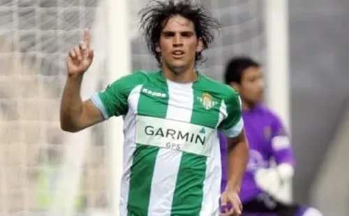 El ex seleccionado nacional jugó en el cuadro andaluz desde 2007 a 2009. Marcó 11 goles en 46 partidos oficiales