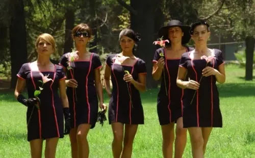 La cinco actrices principales de la historia de la teleserie “Brujas”.