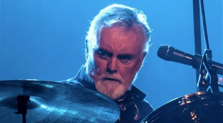 Roger Taylor en la batería de Queen.