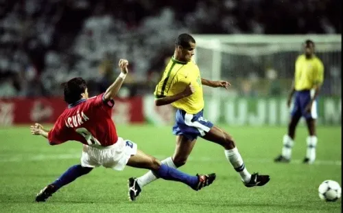 Rivaldo ante Clarence Acuña en el Mundial Francia 1998 (Getty Images)