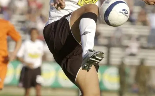 Humberto Suazo, tras mostrar grandes condiciones, explotó en Colo Colo en 2006. En 2007 se fue a Monterrey, donde es ídolo absoluto.