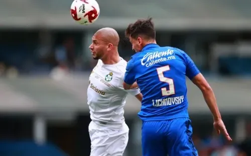 El defensor chileno podrá unirse a la pretemporada y ser parte del plantel para el inicio del fútbol mexicano. (FOTO: Getty)
