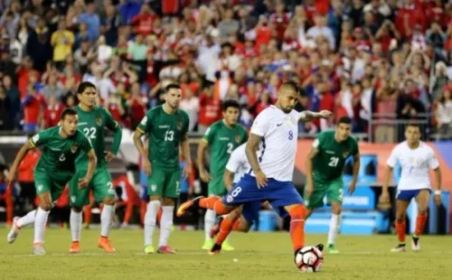 Con un penal en el último minuto de descuento, el King decretó la primera victoria de Chile en la Centenario. (Foto: Getty)
