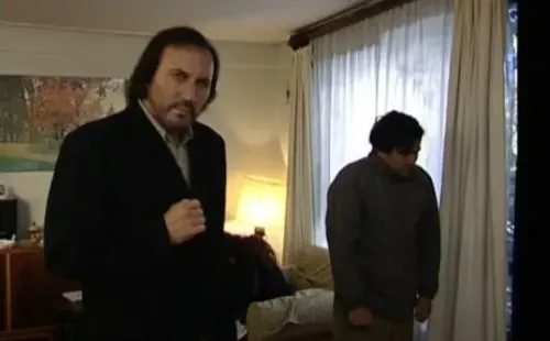 Carlos Pinto es un periodista que vive con el misterio y tiene un capítulo guardado bajo 7 llaves.