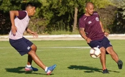 Humberto Suazo espera reaparecer en Primera División después de cinco años alejado de la máxima categoría (Deportes Santa Cruz)