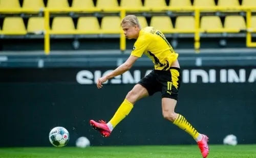El delantero del Borussia Dortmund se encuentra en Noruega pasando sus vacaciones, y hace pocos días fue expulsado a empujones de una discoteca.