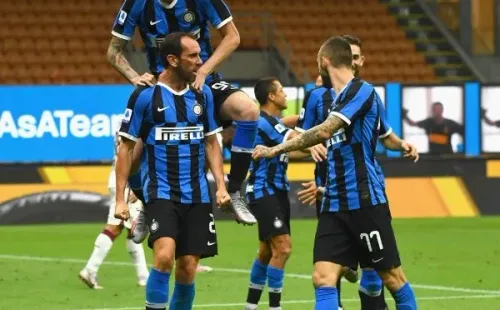 Los festejos de Inter y Alexis contra Torino.