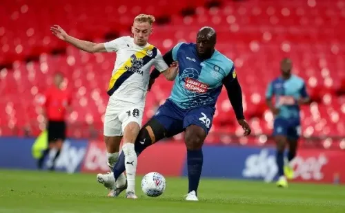 Adebayo AKinfenwa y sus compañeros lograron la hazaña de ascender al Championship del fútbol ingles trasvencer por2-1 al Oxford United.