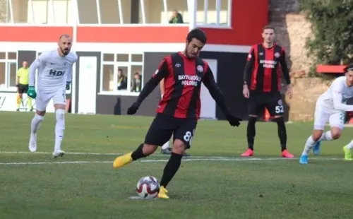 Jorquera ahora juega en Fatih Karagümrük SK de la Segunda División de Turquía. (@jorqueracris)