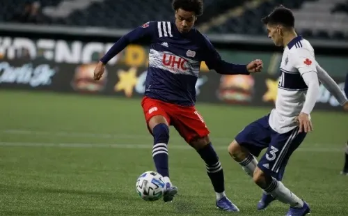 Cristian Gutierrez (de blanco), ex Colo Colo, podría ser el segundo jugador nacional en ver minutos en la MLS is Back en el debut de su equipo. (Foto: Getty)