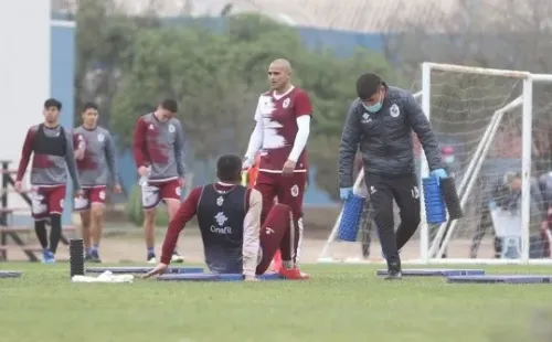Humberto Suazo en su primer entrenamiento (TVN)