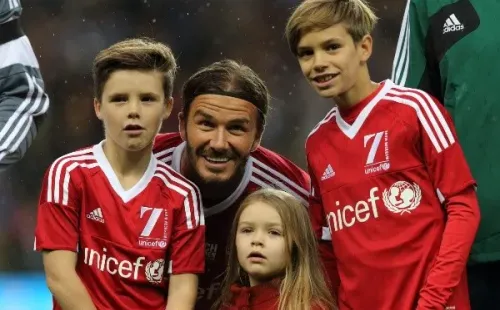 David Beckham junto a sus hijos Romeo, Cruz y Harper Beckham.