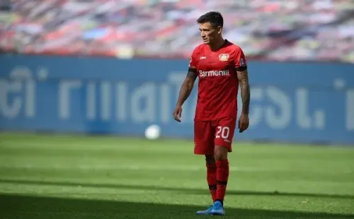 Charles Aránguiz en la Bundesliga con la camiseta del Leverkusen (Getty Images)
