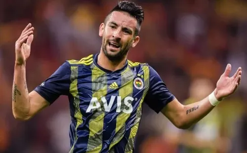 Mauricio Isla en su última temporada en el Fenerbahçe (Getty Images)