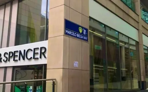 Hasta una calle apareció con el nombre de Marcelo Bielsa: (Twitter)