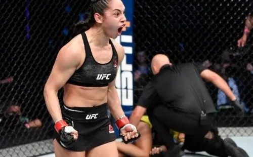 Tal fue el daño que le generó la llave de Ariane Lipski, que Luana Carolina no se logró levantar ni para el resultado. Foto: Getty Images