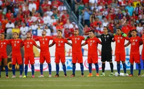 Chile formó en este partido con Claudio Bravo; Mauricio Isla, Gary Medel, Gonzalo Jara, Jean Beausejour; Marcelo Díaz, Charles Aránguiz, Arturo Vidal; José Pedro Fuenzalida, Eduardo Vargas y Alexis Sánchez. (Foto: Getty)