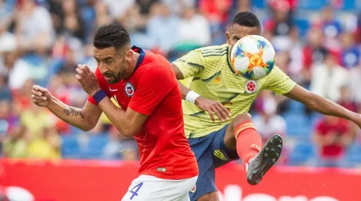 Mauricio Isla se encuentra con el pase en su poder después de su salida del Fenerbahçe de Turquía (Agencia Uno)