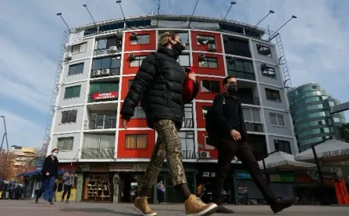 Providencia fue una de las primeras comunas de la capital con gran cantidad de habitantes y tránsito de personas en entrar en fase de transición. Foto: Agencia Uno