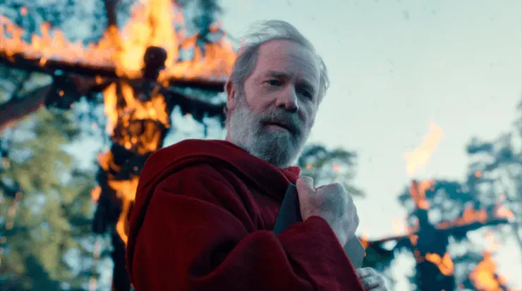 Peter Mullan como el Padre Carden, otro de los puntos fuertes de “Maldita”.